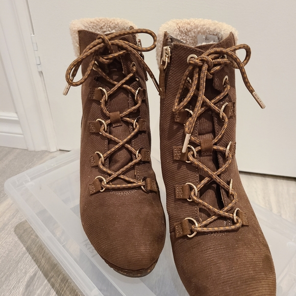🥳HP✨️Dr. Scholl's Wedged Boots - Picture 3 of 8